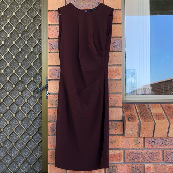 Gucci Dresses & Skirts - Gucci Burgundy Ruched Side Slim Fitting Short Dress 36